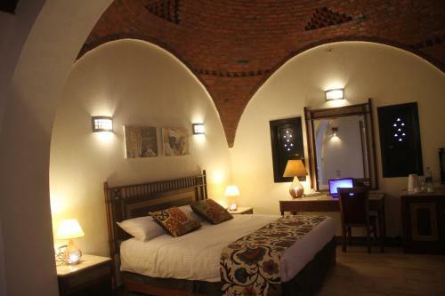 Hotel Aurora Beach Safari Resort