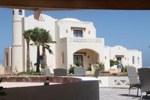 Hotel Aurora Beach Safari Resort