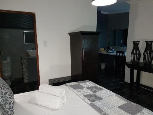 Hostal 44 On Ennis Guest Lodge And Restaurant