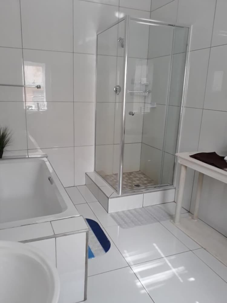 Hostal Komati Guesthouse