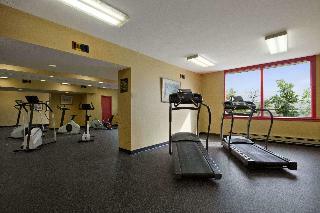 Travelodge Hotel Montreal Airport