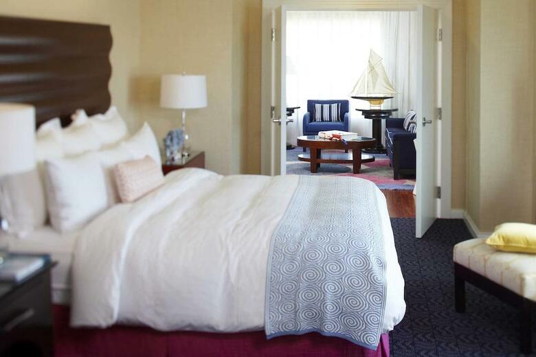 Hotel Renaissance Boston Waterfront
