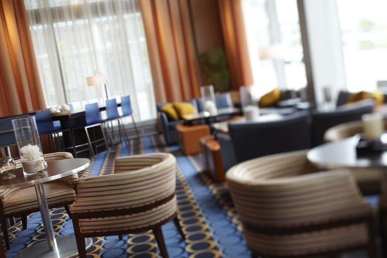 Hotel Renaissance Boston Waterfront