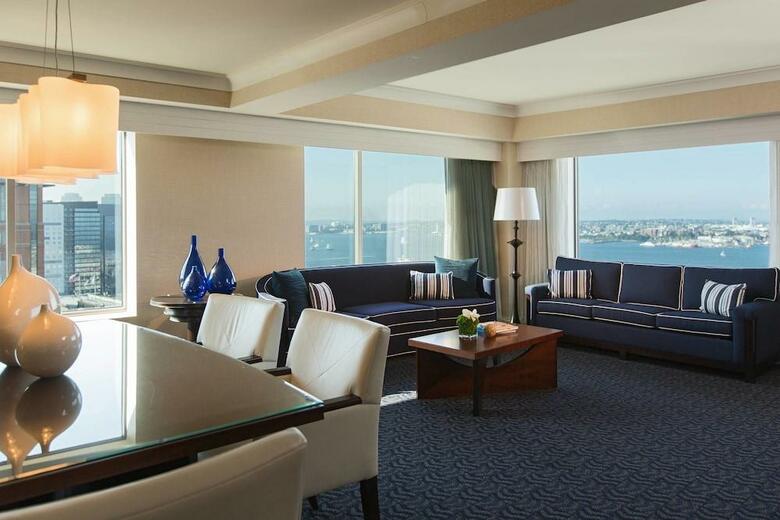 Hotel Renaissance Boston Waterfront