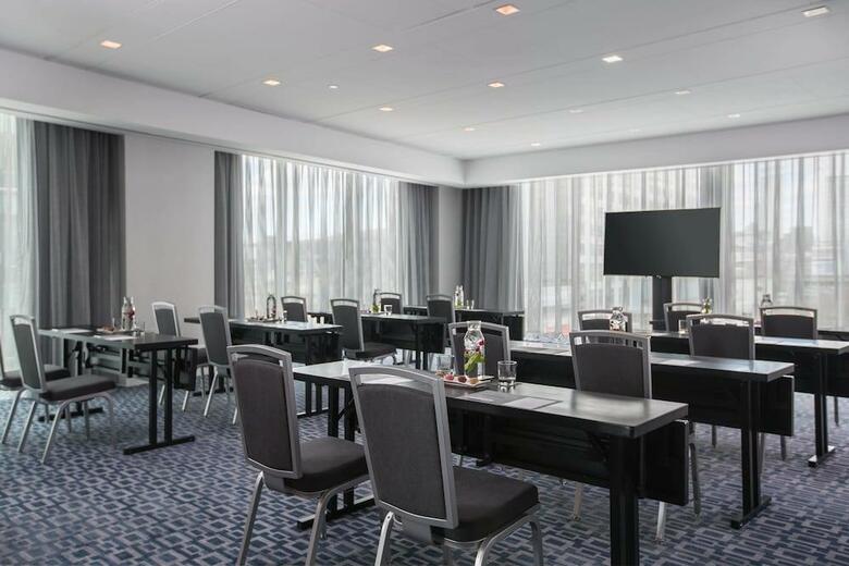 Hotel Renaissance Boston Waterfront