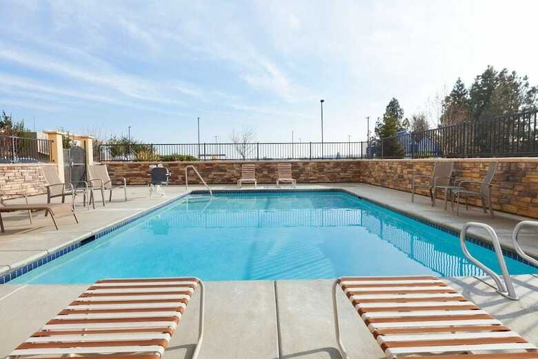 Hotel Country Inn & Suites By Carlson, Dixon, Ca - Uc Davis Area