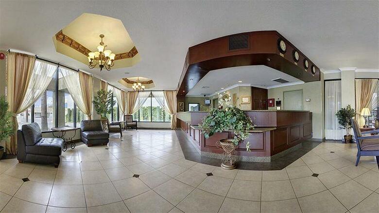 Hotel Howard Johnson Inn And Suites Reseda