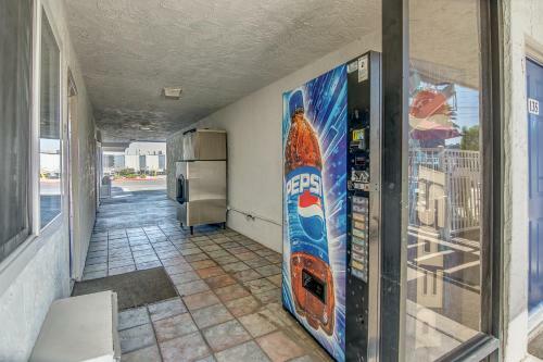 Motel 6 Stockton - Charter Way West