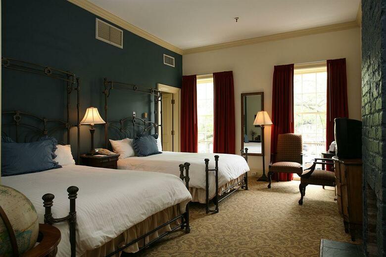 Hotel River Street Inn