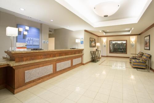 Holiday Inn Express Hotel & Suites Concordia