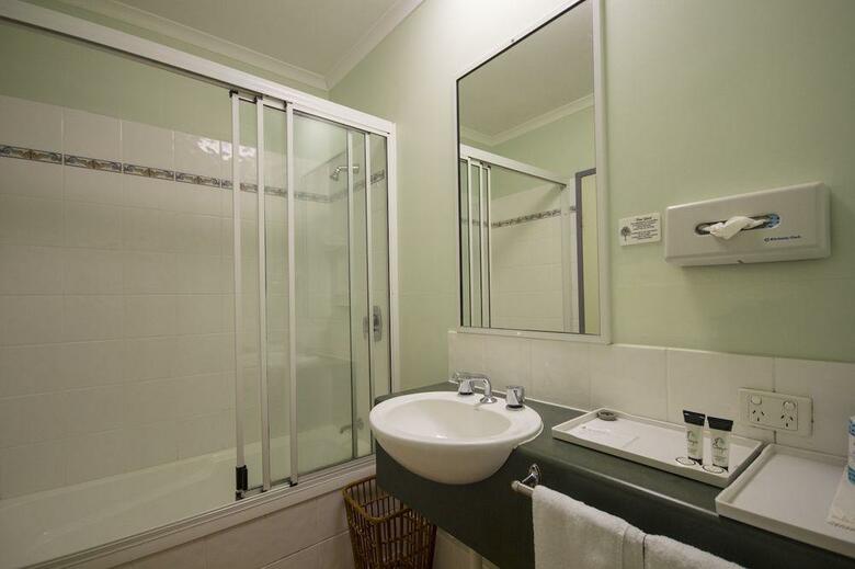 Hotel Coral Tree Inn
