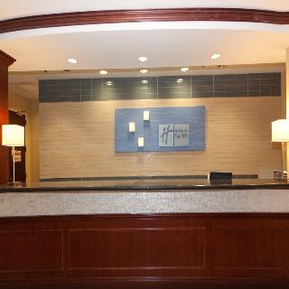 Holiday Inn Express Hotel & Suites