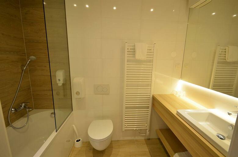 Emonec Hotel