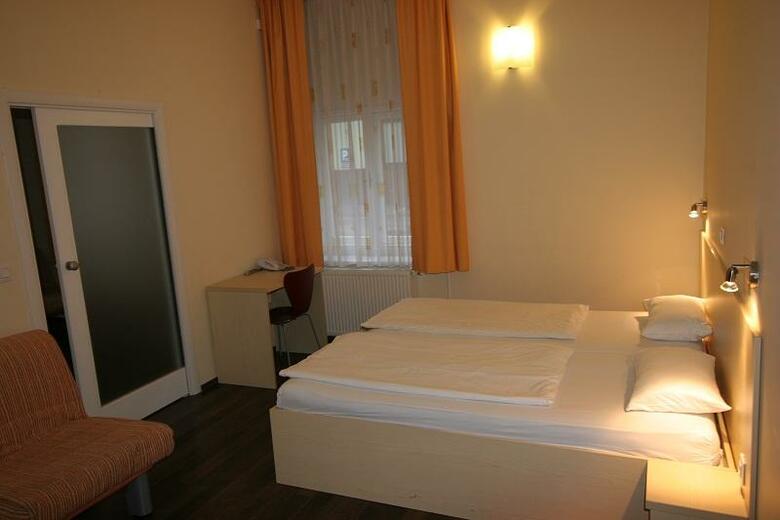 Emonec Hotel