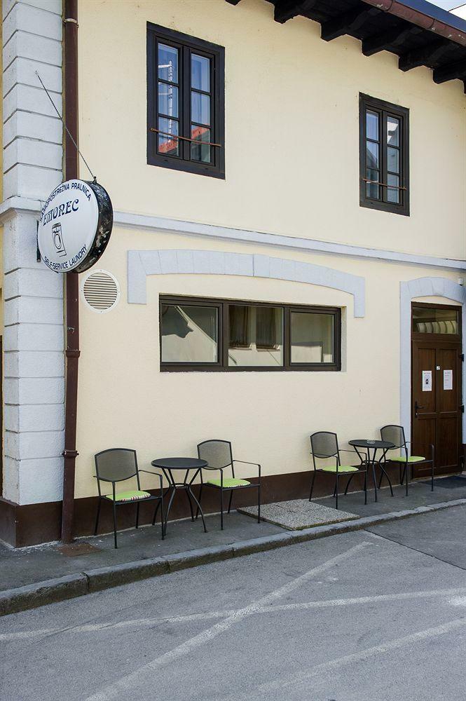Emonec Hotel