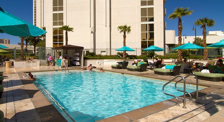 Hotel The Signature At Mgm Grand