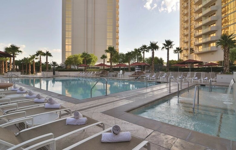 Hotel The Signature At Mgm Grand