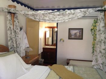 Hotel Club Arias Bed &amp; Breakfast