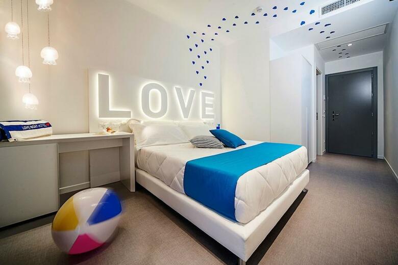 Hotel Love Boat
