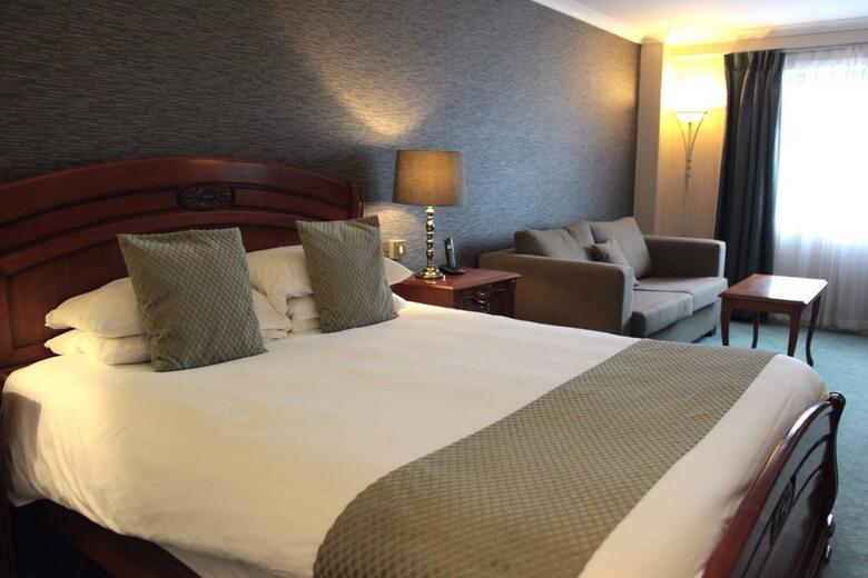 Mill Hotel (.)