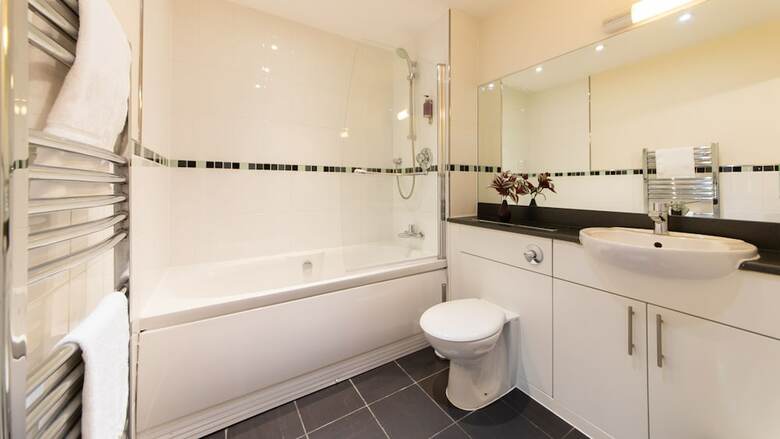 Spires Hotel (two Bedroom) 6 Pax