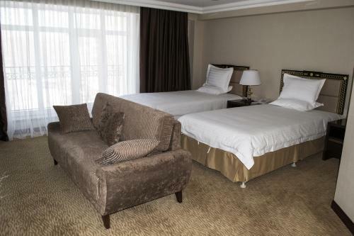Shiny River Hotel