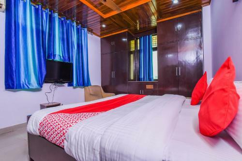 Oyo 18598 Hotel Satya Palace