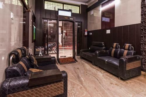 Oyo 18598 Hotel Satya Palace