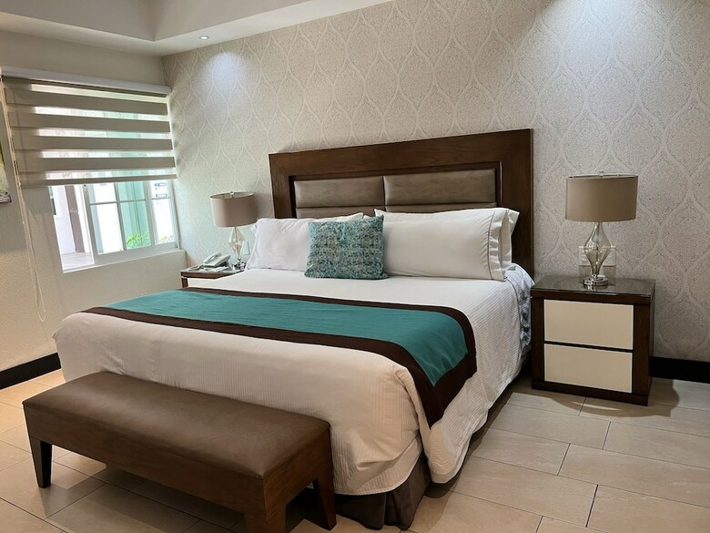 �urea Hotel And Suites