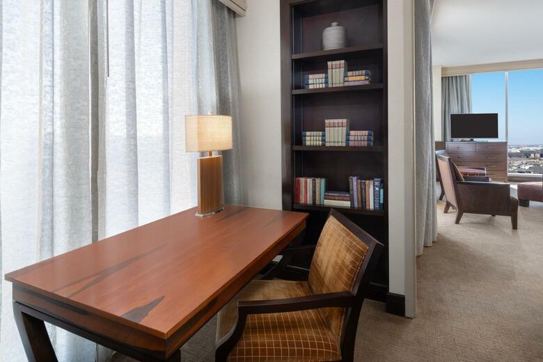 Hotel Omni Dallas Park West
