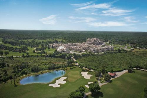 Hotel Itc Grand Bharat, A Luxury Collection Retreat.