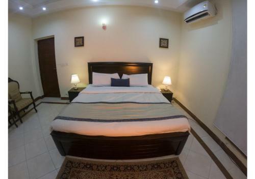 Hostal Harvey's Guest House