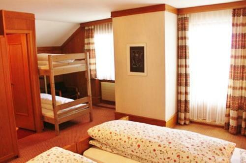 Bed & Breakfast Heidi-guesthouse-amden
