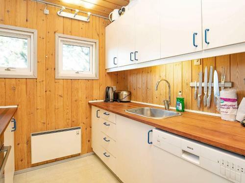 Three-bedroom Holiday Home In �lb�k 37