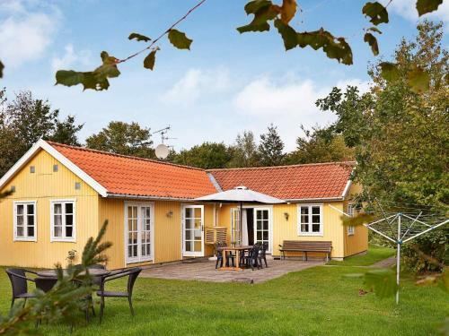 Three-bedroom Holiday Home In R�nne 2