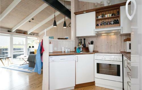 Three-bedroom Holiday Home �lb�k With A Fireplace 01