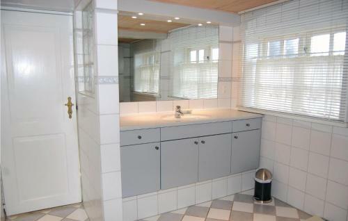 Five-bedroom Holiday Home R�m� With Sea View 09