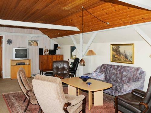Eight-bedroom Holiday Home In Grenaa