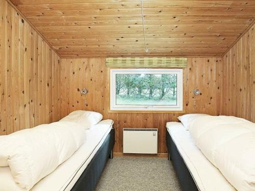 Three-bedroom Holiday Home In L�kken 62