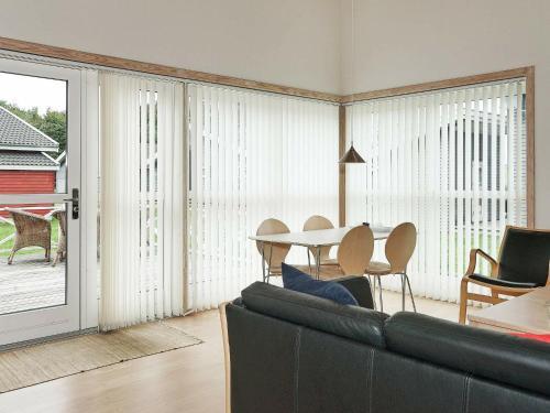 One-bedroom Holiday Home In Gudhjem 1