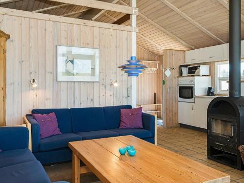 Three-bedroom Holiday Home In L�kken 18