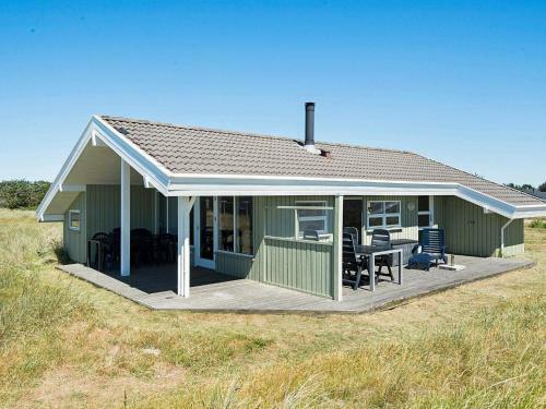 Three-bedroom Holiday Home In L�kken 18