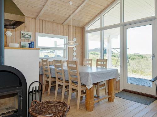 Three-bedroom Holiday Home In L�kken 18