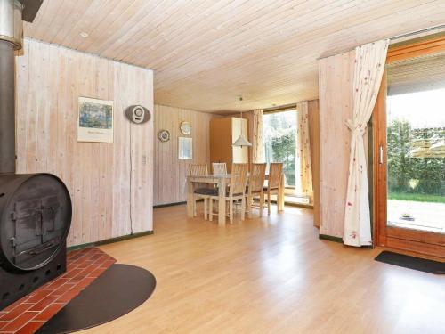 Three-bedroom Holiday Home In L�kken 41
