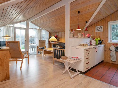 Three-bedroom Holiday Home In L�kken 74