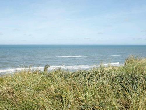 Three-bedroom Holiday Home In L�kken 70