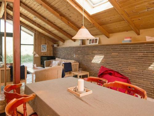 Three-bedroom Holiday Home In L�kken 70