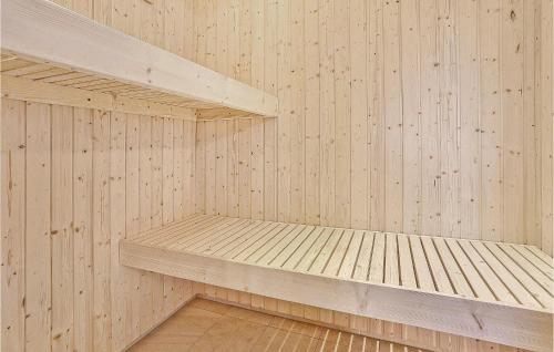 Three-bedroom Holiday Home L�kken With A Fireplace 07