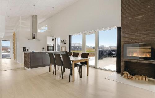 Three-bedroom Holiday Home L�kken With A Fireplace 07
