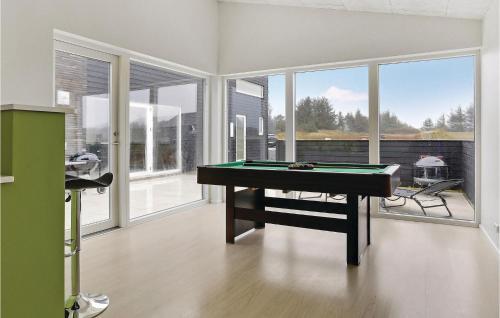 Three-bedroom Holiday Home L�kken With A Fireplace 07